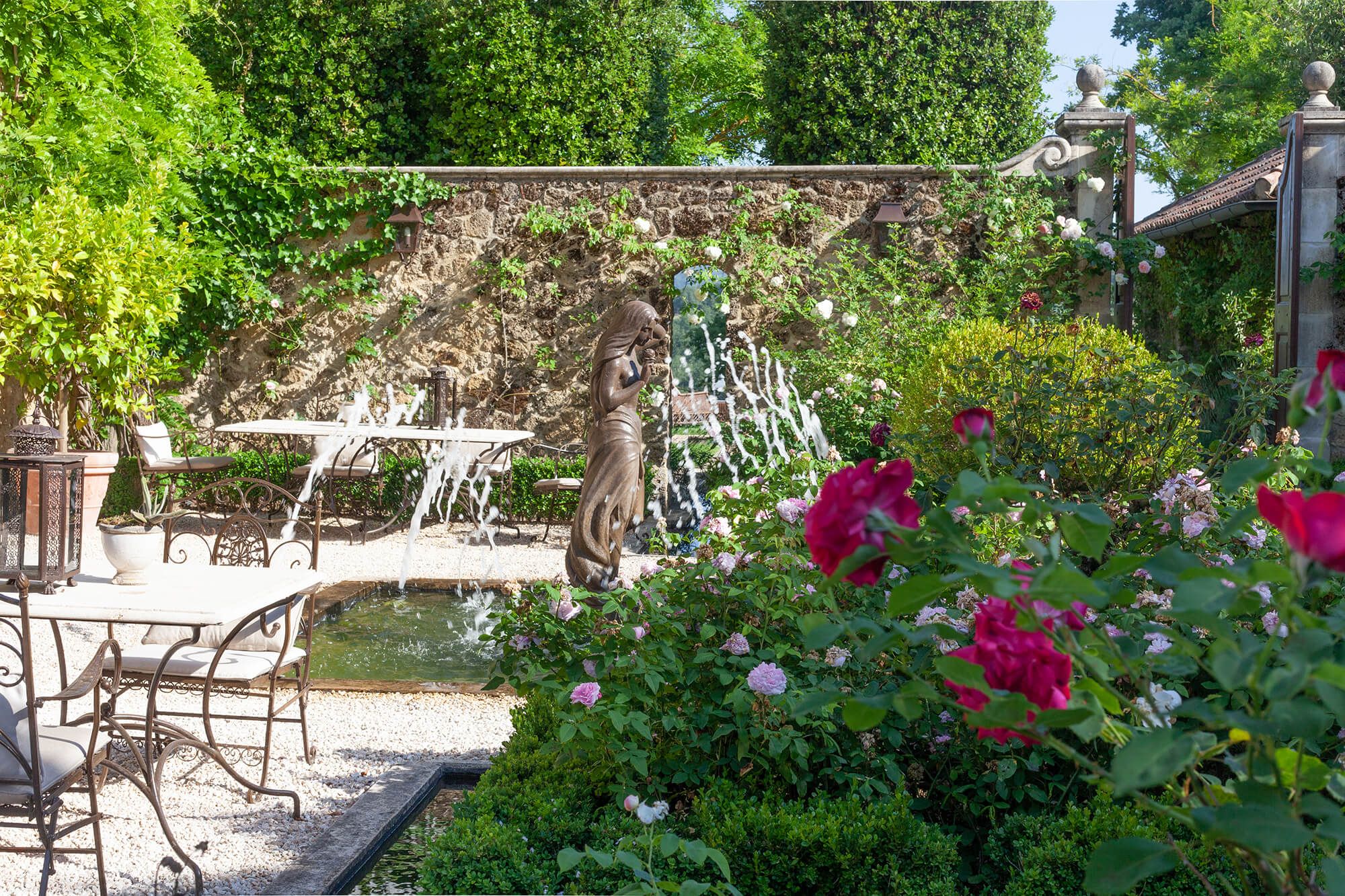 Borgo Santo Pietro - water gardens