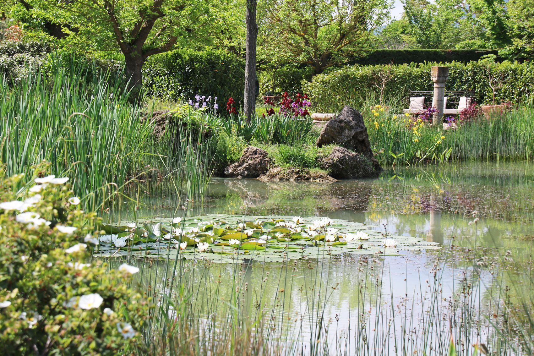 Borgo Santo Pietro - water gardens