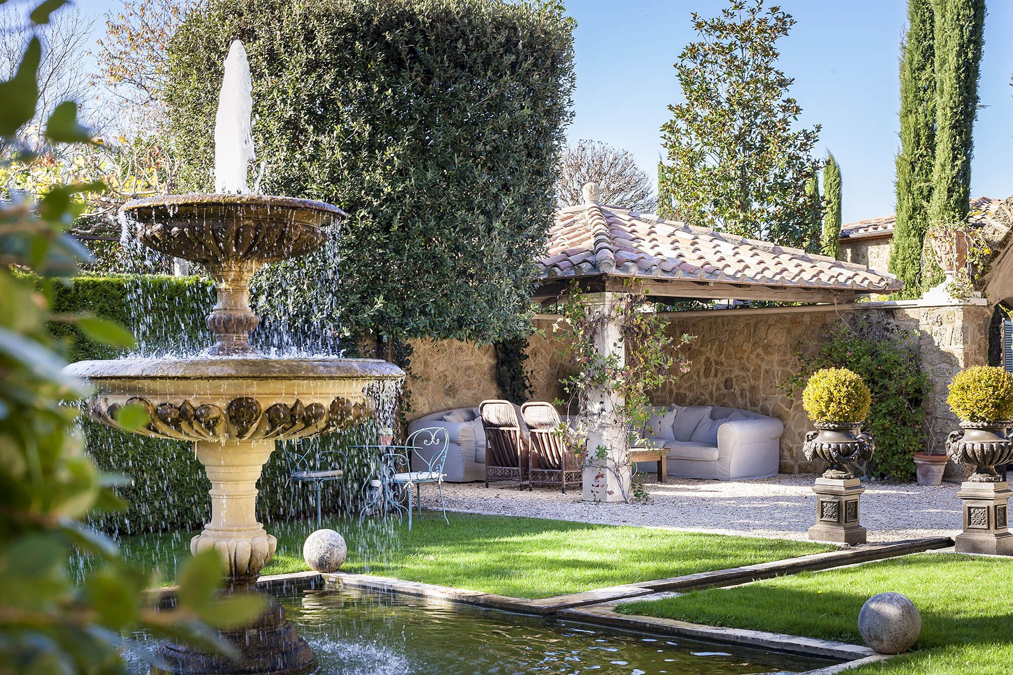 Borgo Santo Pietro - water gardens